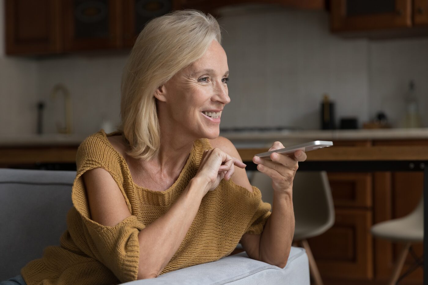 Patient on a phone call with an auto-AGENT