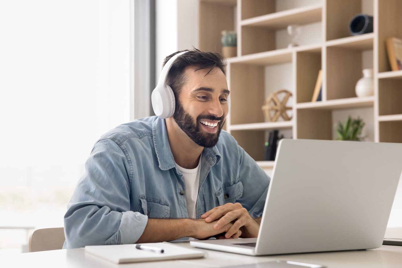 Employee on a resolved support call